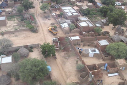 Przykład struktur mieszkalnych w obozie Uchodźców Wewnętrznych (Internally Displaced Persons - IDPs),  Darfur, Sudan (Fot. WFP, 2009).